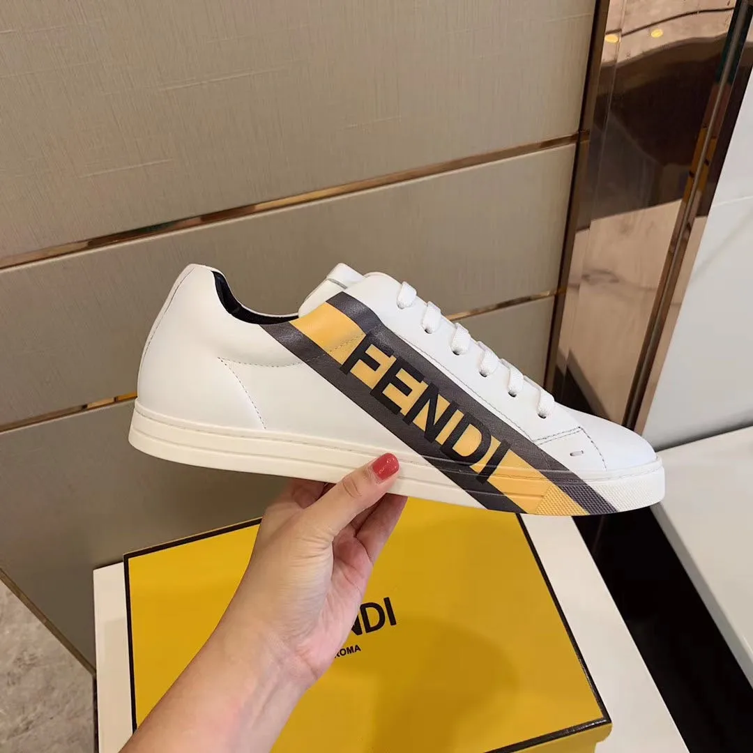 ¥420 Sun]FENDI Classic comfort for men, this sophisticated sneaker is handcrafted from soft calfskin. Mesh inner surface, ultra-light rubber material and rough outsole. This unique thin style is suitable for the casual and exquisite sensibility of this season. It is comfortable and natural on the feet. It is an everyday style for casual travel in autumn and winter! 38/45